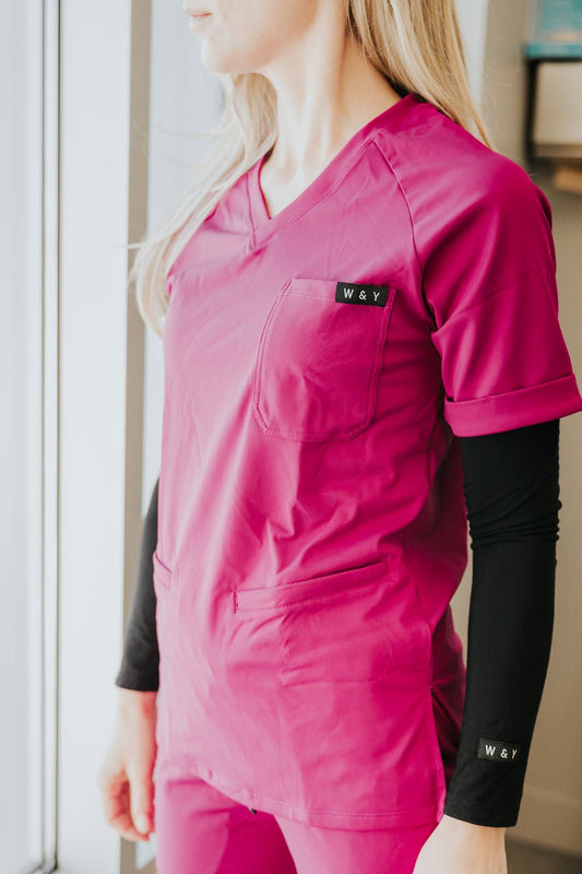 HAUT D'UNIFORME SHEPHERD AVEC POCHES (COL EN V) - MAGENTA - WILL&YOU