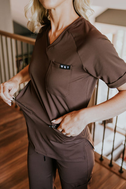 SHEPHERD UNIFORM TOP WITH POCKETS (V-NECK) -ESPRESSO- 