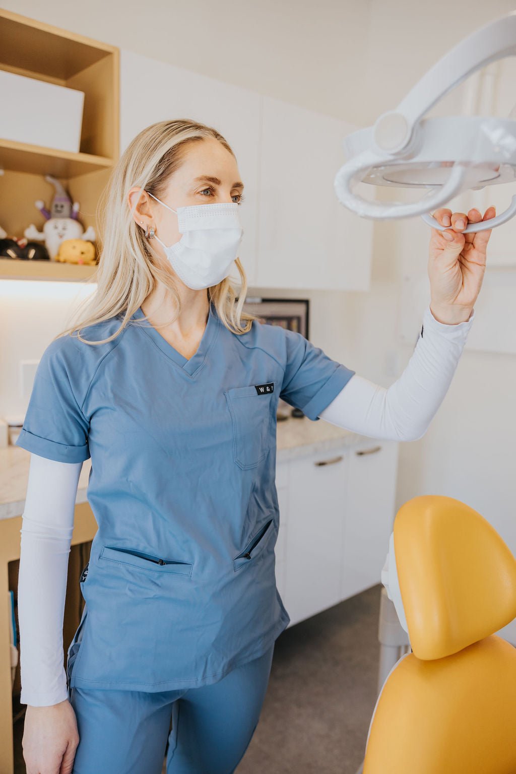 HAUT D'UNIFORME SHEPHERD AVEC POCHES (COL EN V) - BLEU ACIER - WILL&YOU