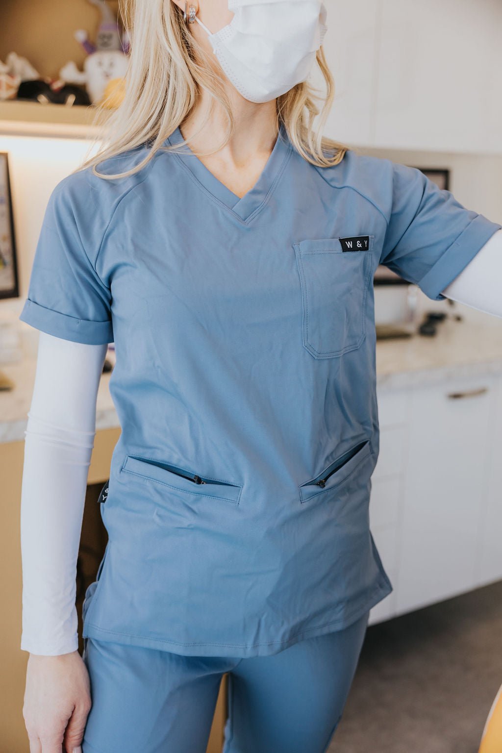 HAUT D'UNIFORME SHEPHERD AVEC POCHES (COL EN V) - BLEU ACIER - WILL&YOU