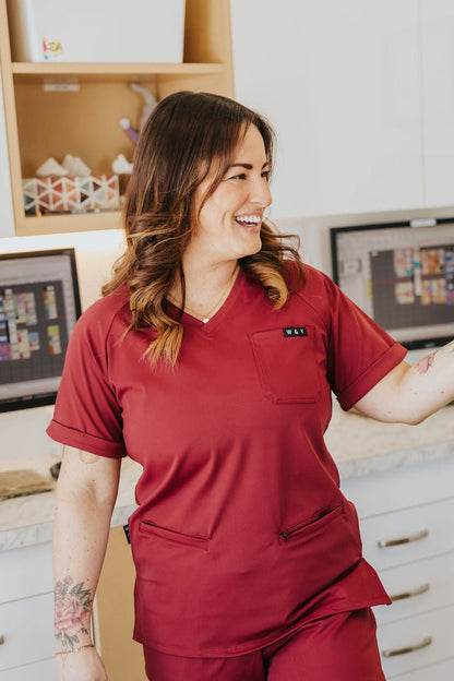 HAUT D'UNIFORME SHEPHERD AVEC POCHES (COL EN V) - BOURGOGNE - WILL&YOU