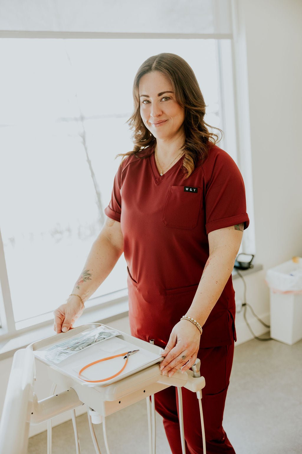 HAUT D'UNIFORME SHEPHERD AVEC POCHES (COL EN V) - BOURGOGNE - WILL&YOU