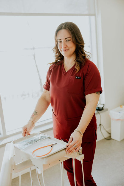 HAUT D'UNIFORME SHEPHERD AVEC POCHES (COL EN V) - BOURGOGNE - WILL&YOU