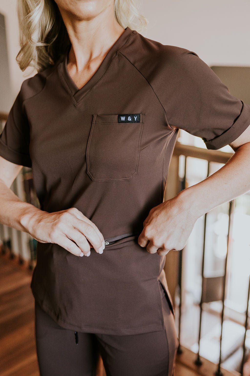 HAUT D'UNIFORME SHEPHERD AVEC POCHES (COL EN V) -ESPRESSO - WILL&YOU