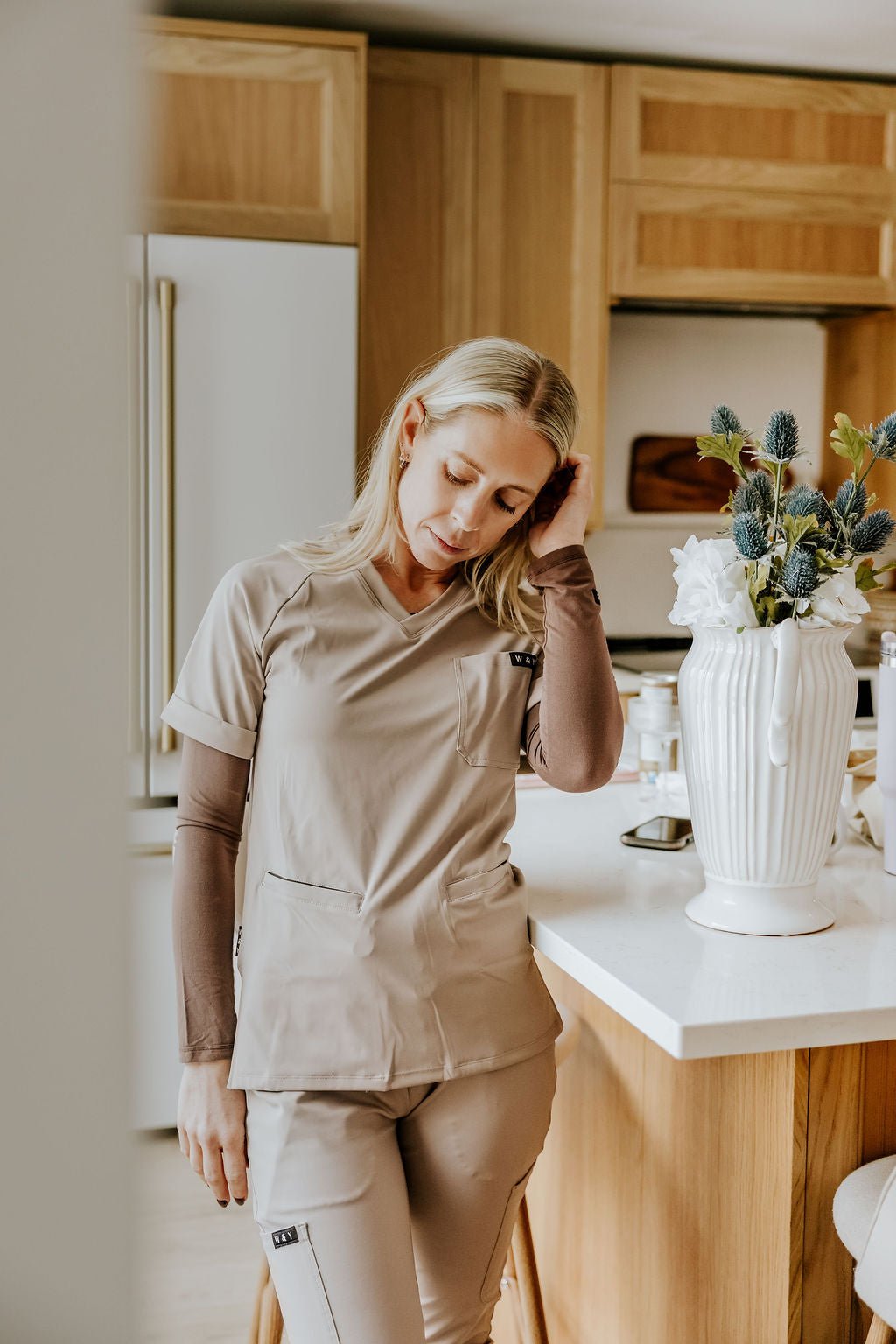 HAUT D'UNIFORME SHEPHERD AVEC POCHES (COL EN V) - GREIGE - WILL&YOU