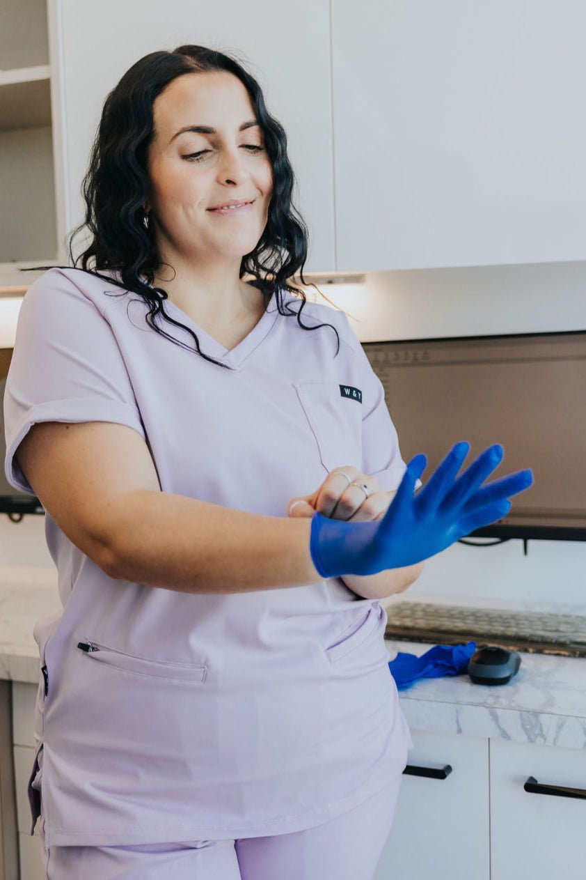 HAUT D'UNIFORME SHEPHERD AVEC POCHES (COL EN V) - LILAS - WILL&YOU