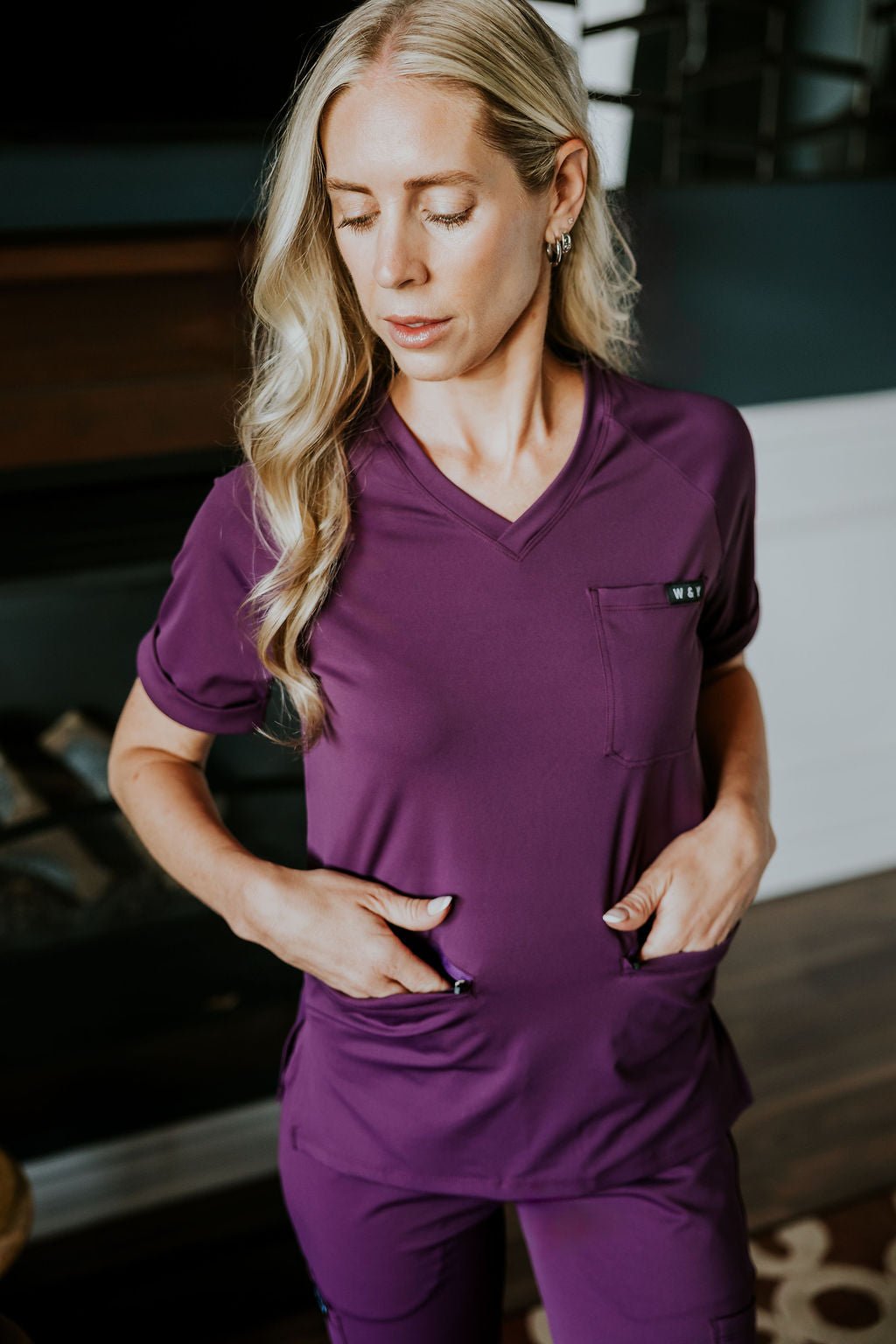 HAUT D'UNIFORME SHEPHERD AVEC POCHES (COL EN V) -RAISIN - WILL&YOU