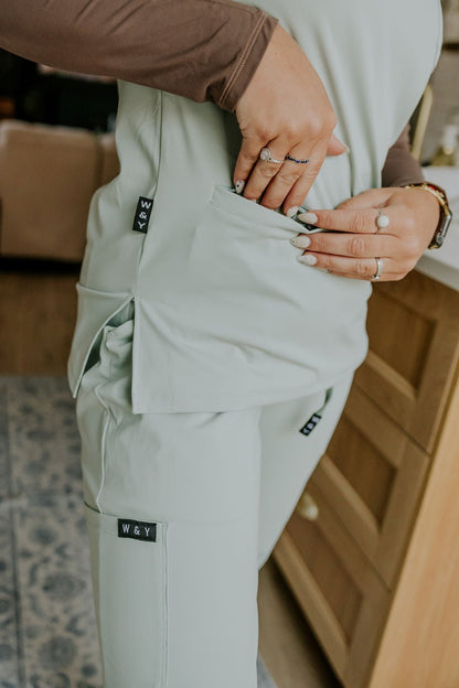 HAUT D'UNIFORME SHEPHERD AVEC POCHES (COL EN V) - SAUGE - WILL&YOU