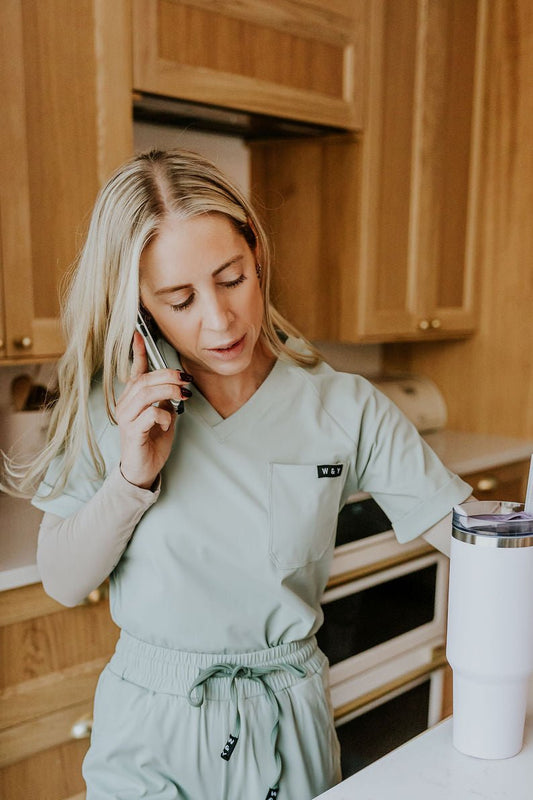 HAUT D'UNIFORME SHEPHERD SANS POCHE (COL EN V) - SAUGE - WILL&YOU